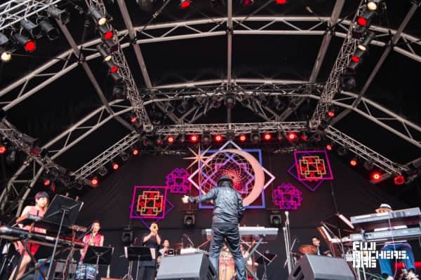 DATE COURSE PENTAGON ROYAL GARDEN - Musical band