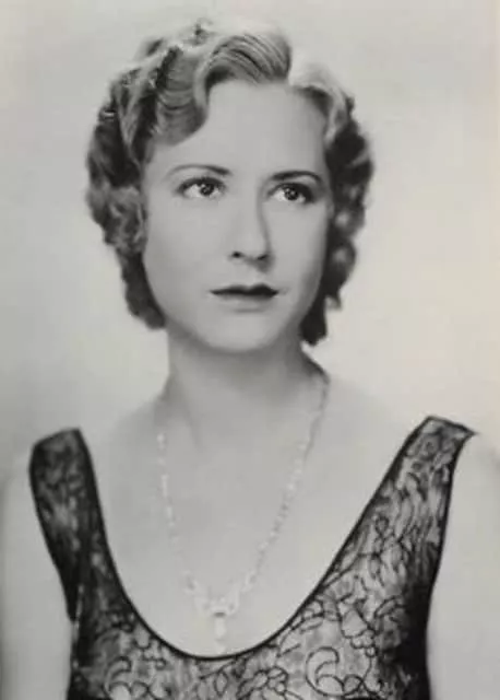 Mae Clarke - American actress