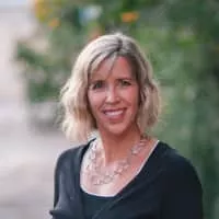 Andrea Vahl - Author