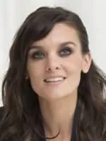 Frankie Shaw - American actress