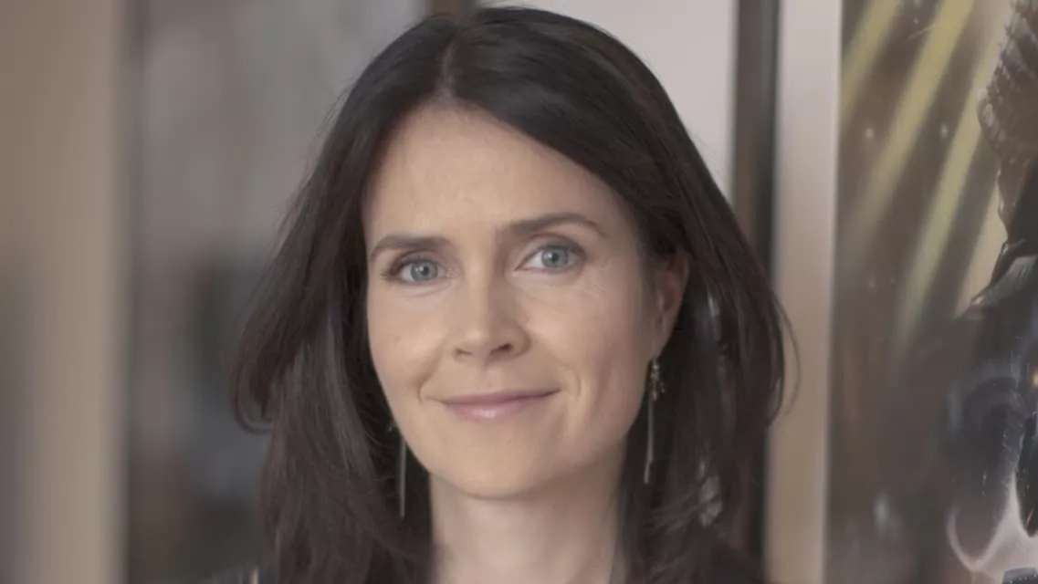 Liza Marshall - Film producer ‧ Mark Strong's wife