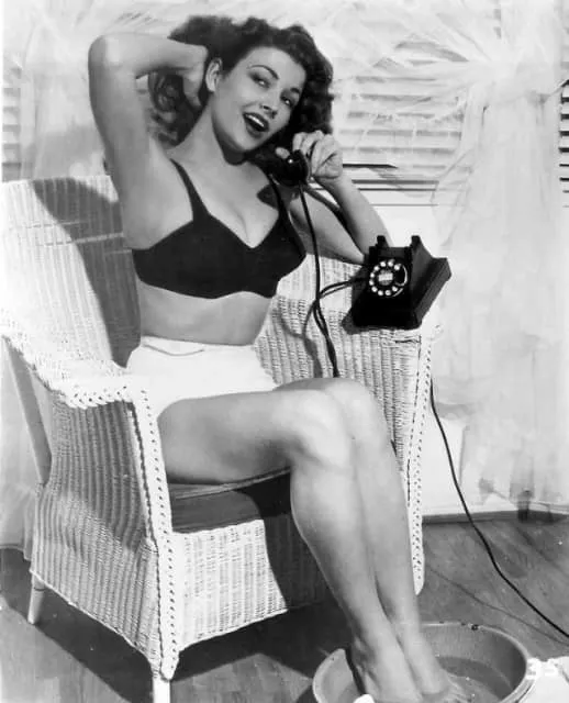 Mara Corday - Showgirl