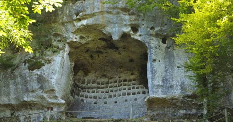 panoramic gardens of limeuil le conquil - site naturel troglodytique dordogne - 