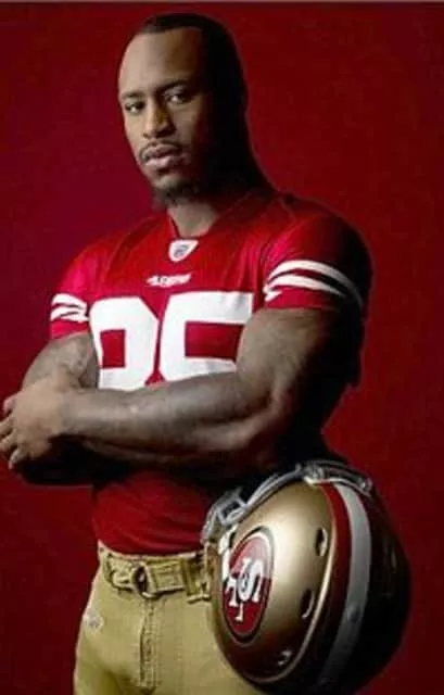 Vernon Davis - American football tight end