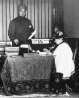 Victoria & Abdul - 2017 ‧ Drama/Comedy-drama ‧ 1h 52m