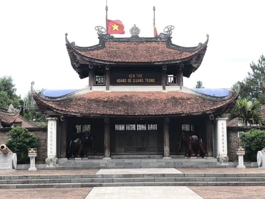 cuong temple nui quyết | dền thờ vua quang trung - 