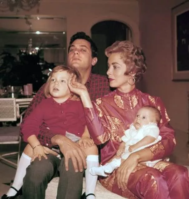 Kelly Curtis - American actress ‧ Jamie Lee Curtis' sister