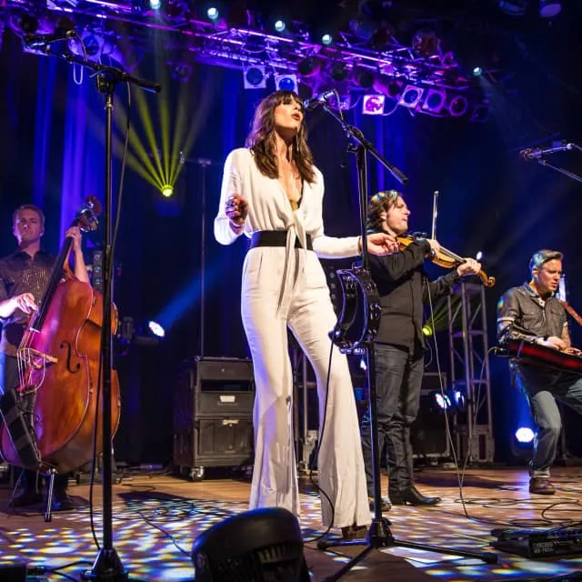 Nicki Bluhm - Singer