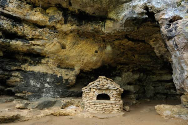 panoramic gardens of limeuil le conquil - site naturel troglodytique dordogne - 