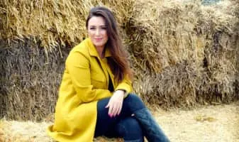 Sara Damergi - Presenter