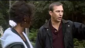 The Bodyguard - 1992 ‧ Drama/Thriller ‧ 2h 10m