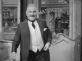 The Shop Around the Corner - 1940 ‧ Drama/Romance ‧ 1h 39m