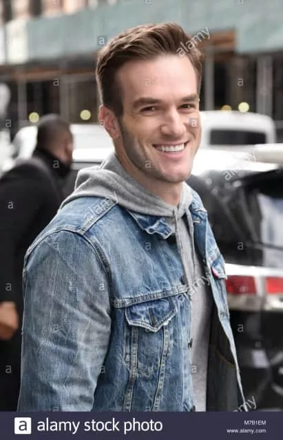 Andy Favreau - Actor