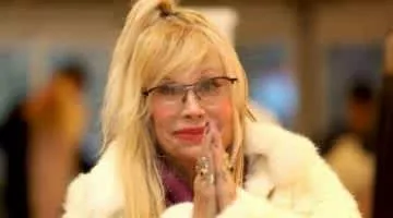 Beatriz Olave - Rodrigo's mother