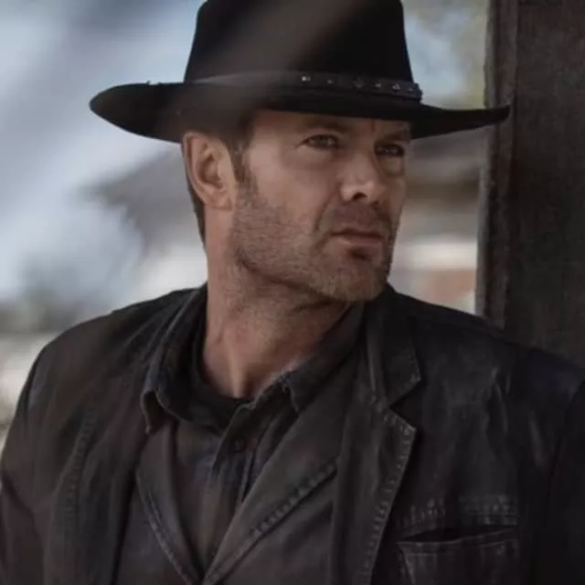 Garret Dillahunt - American actor