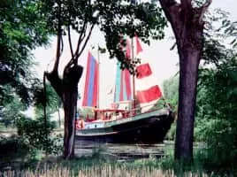 Hundertwasser's Rainy Day (Hundertwassers Regentag) - 1972 ‧ Short/Documentary ‧ 45 mins