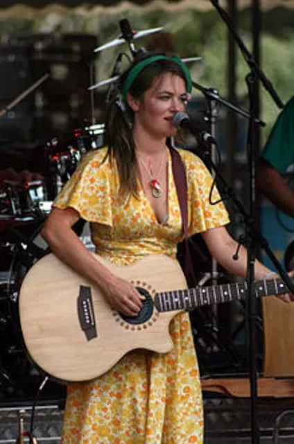 Julia Stone - Australian singer-songwriter