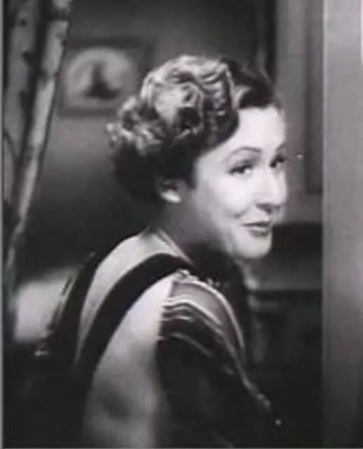 Mae Clarke - American actress