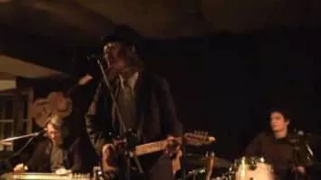 Nick Woodland - British guitarist