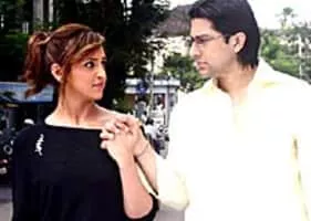 Ankahee - 2006 ‧ Thriller/Drama ‧ 2h 31m