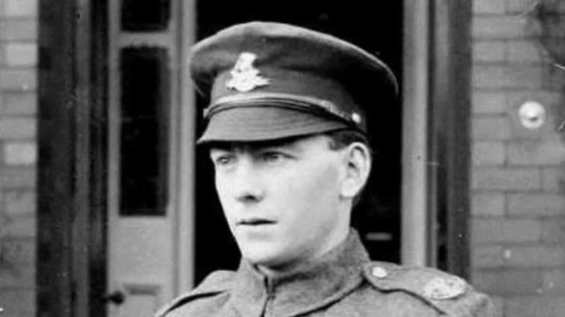 Arnold Loosemore - Armed force officer