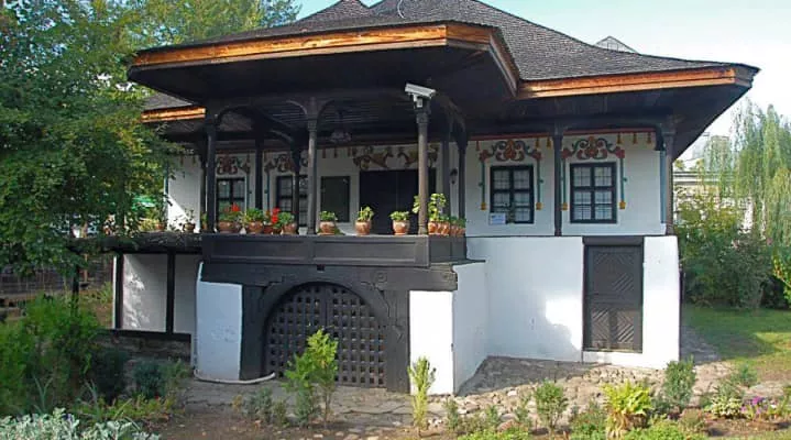 clock museum nicolae simache muzeul casa de târgoveț hagi prodan - 
