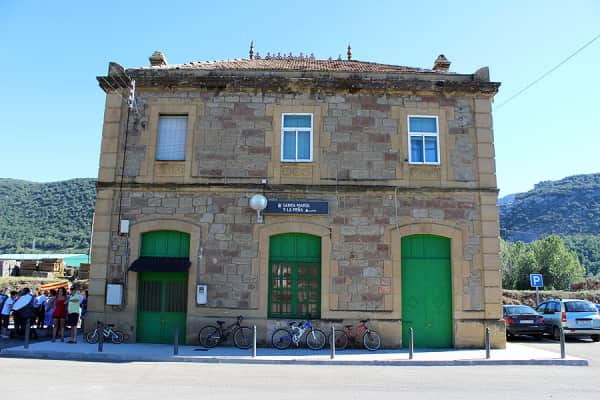 estacion de tren castiello-pueblo santa maria y la pena - 