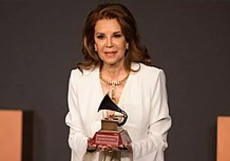 Guadalupe Pineda - Mexican singer