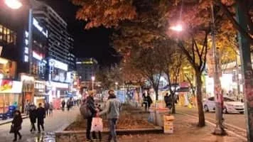 Hongik University station - 