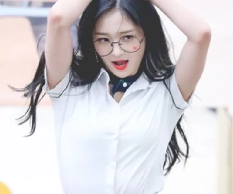 Kyulkyung - Chinese singer and actress