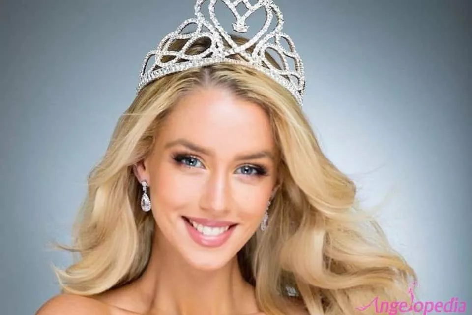 Romy McCahill - Model