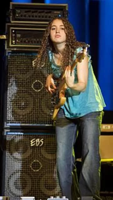 Tal Wilkenfeld - Australian singer