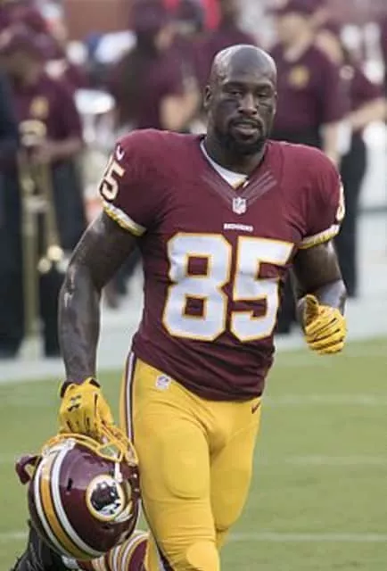 Vernon Davis - American football tight end