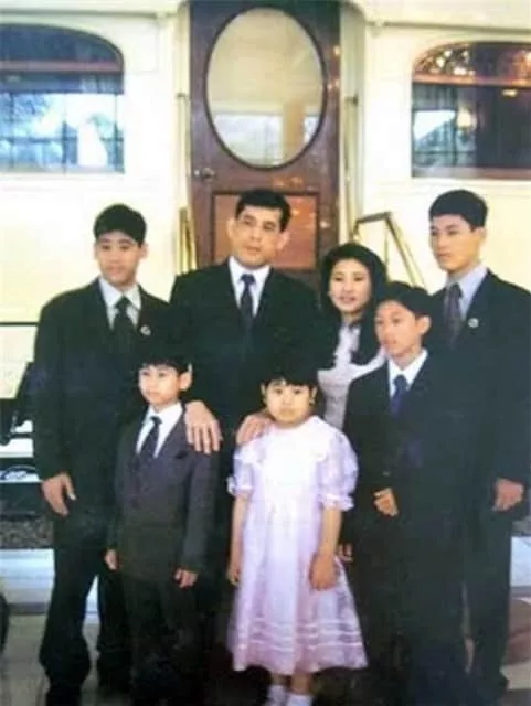 Juthavachara Vivacharawongse - Sujarinee Vivacharawongse's son