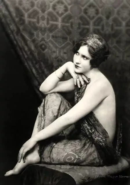 Mae Clarke - American actress