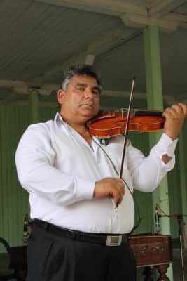 miklosz deki czureja cygański zespół pieśni i tańca roma - Musical group