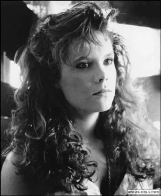 Robyn Lively - American actress