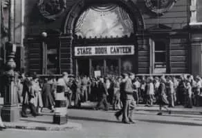 Stage Door Canteen - 1943 ‧ Black and white/Romance ‧ 2h 15m