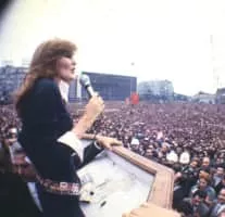 Şenay Yüzbaşıoğlu - Turkish singer-songwriter