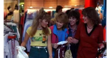 Valley Girl - 1983 ‧ Coming of age/Teen ‧ 1h 39m