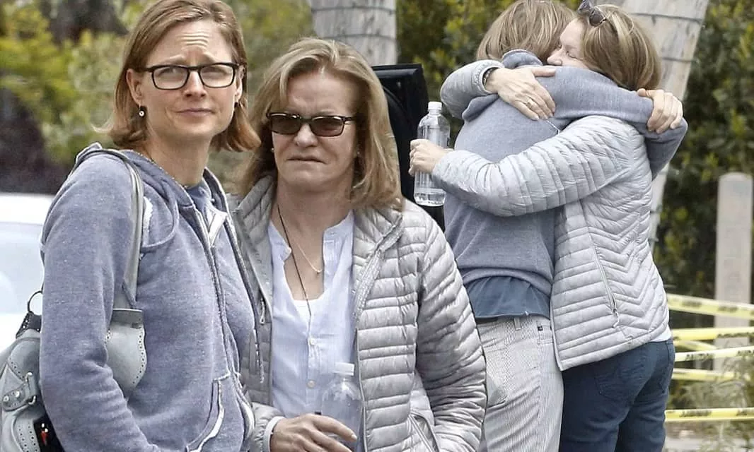 Джоди фостер и сидни бернард. Сидни бернард. Jodie foster сидни бернард. Синди бернард и джоди фостер. Джоди фостер и сидни бернард.