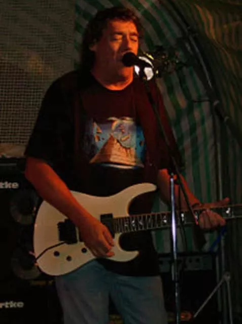 Dennis Stratton - English guitarist