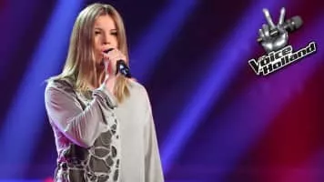 Fantine Thó - Brazilian singer