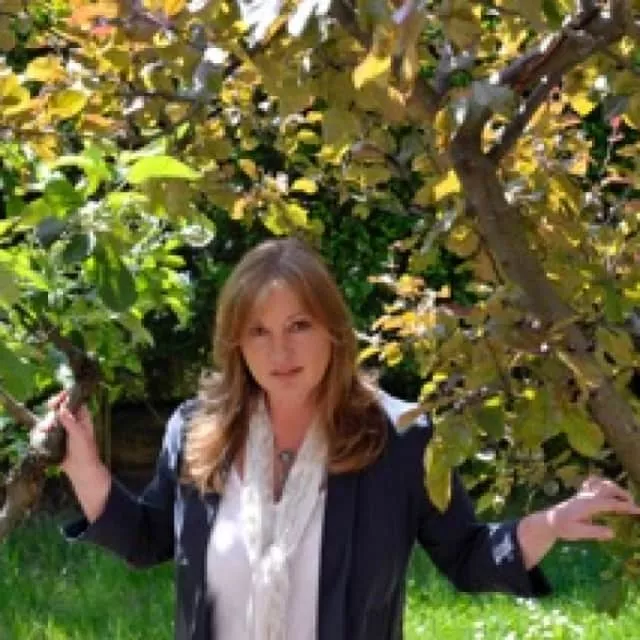 Julie Bertagna - Scottish author