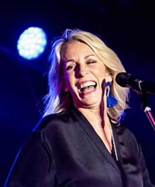 Sara Dallin - Singer