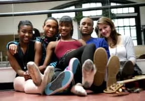 Taking the Stage - 2009 ‧ Reality ‧ 2 seasons