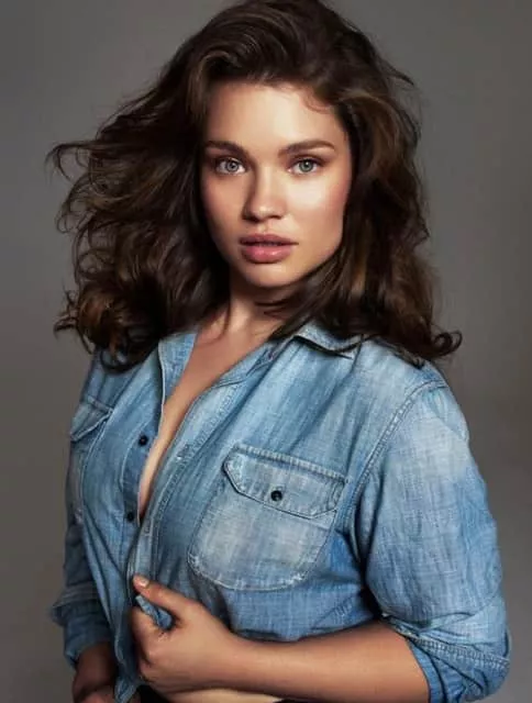 Tara Lynn - American model