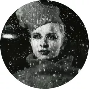 Ticket of No Return - 1979 ‧ Drama ‧ 1h 48m