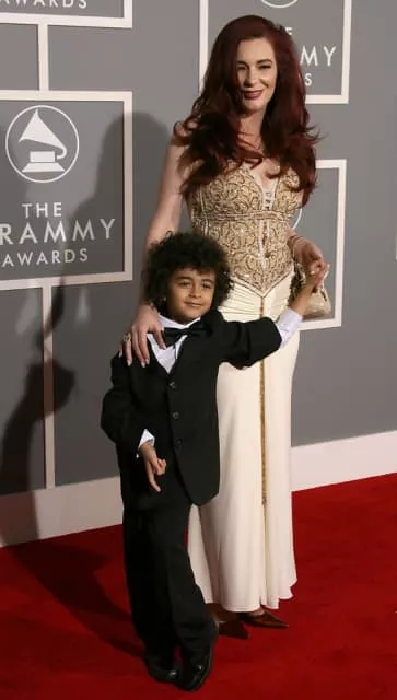 Tomi Rae Hynie - American singer