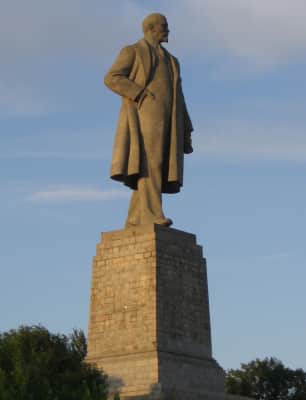 Monument to Lenin at the entrance of the Volga-Don canal - 
